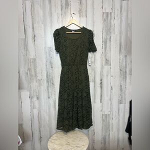 Elizabeth & Nicole Green laced maxi dress
